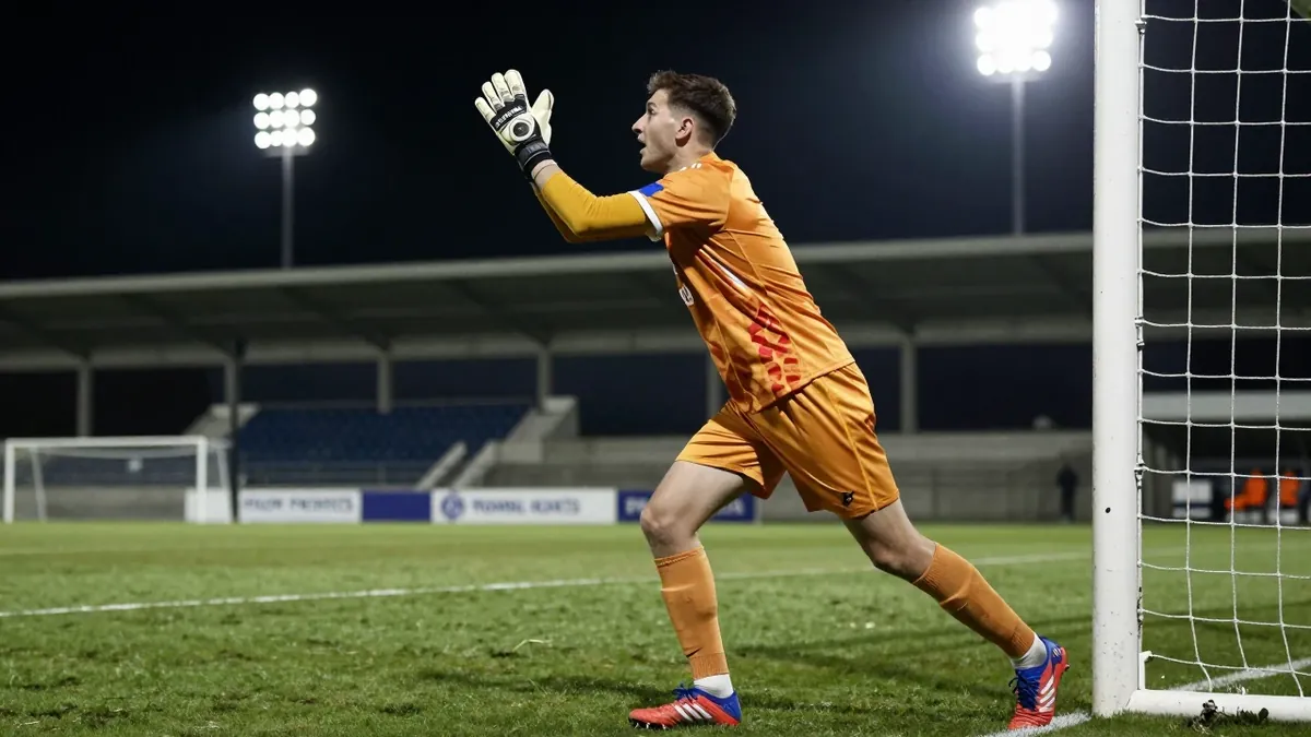 Former Carlisle United goalkeeper Gabe Breeze made a winning debut for Cambridge United in a 4-1 EFL Trophy victory over...
